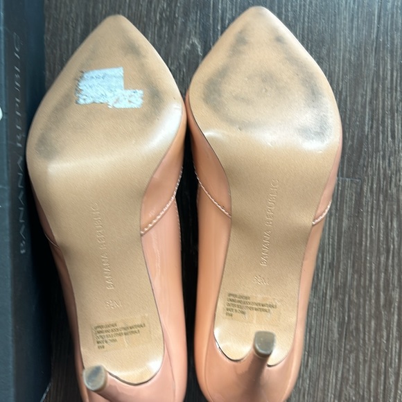 Banana Republic size 6.5 patent leather blush d’Orsay 3.5” heel pumps. - Picture 4 of 5